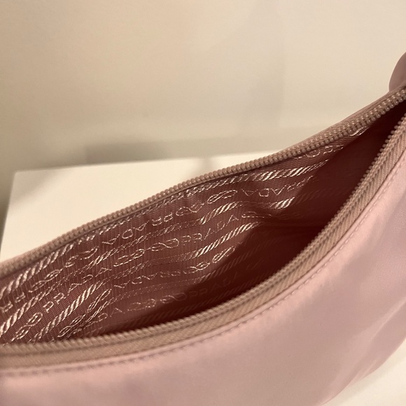 Prada Re- Edition 2000 mini-bag - Picture 5 of 6